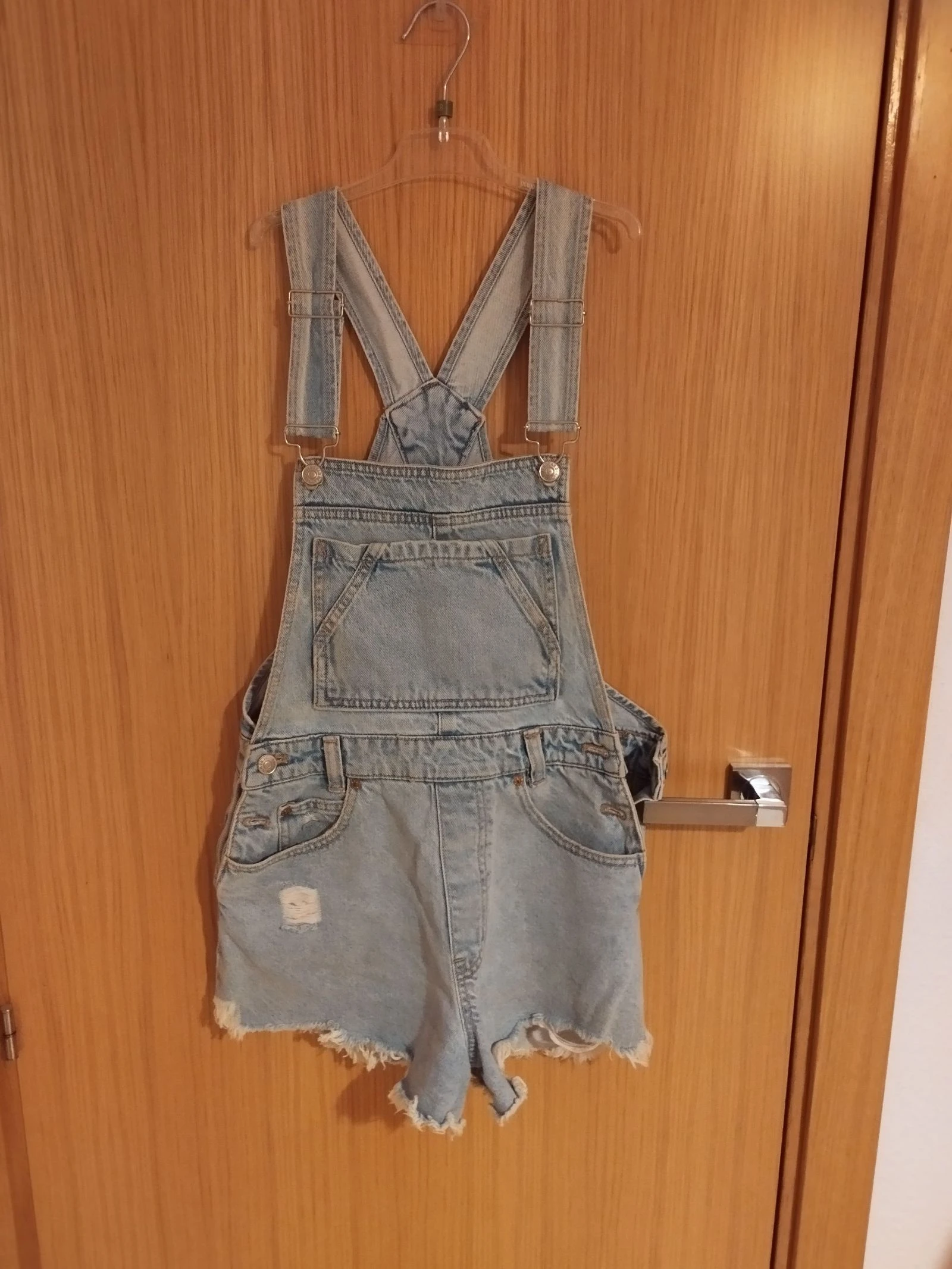 Mono peto corto vaquero ancho azul claro - Pull&Bear - Talla M (también sirve para S)